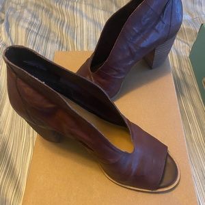 Lucky brand leather peep toe booties in a wine/raisin color. Only worn twice.